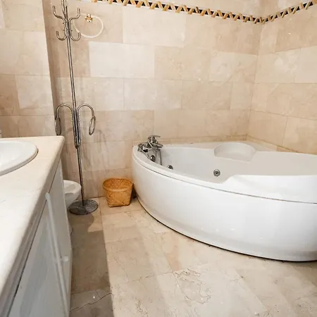 Apartment Stunning 2bedroom In Magna Marbella, With 3 Swimming Pools,wifi *